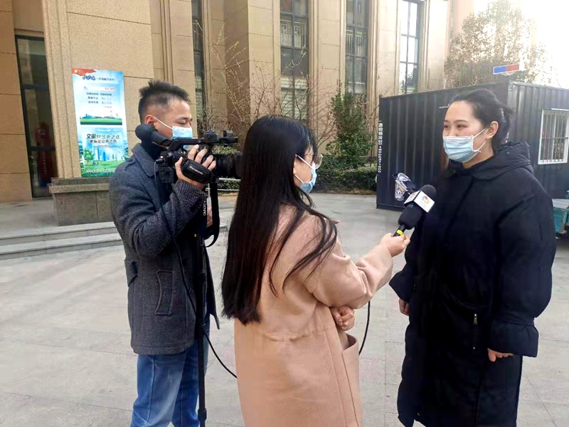 濟寧高新區(qū)電視臺對華都·金色蘭庭“智慧社區(qū)”建設(shè)進(jìn)行報道