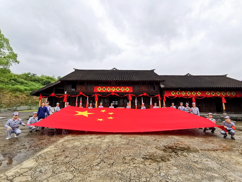 集團(tuán)第一、第三支部聯(lián)合開展“訪故居 學(xué)黨史 踏征程”主題黨日活動(dòng)