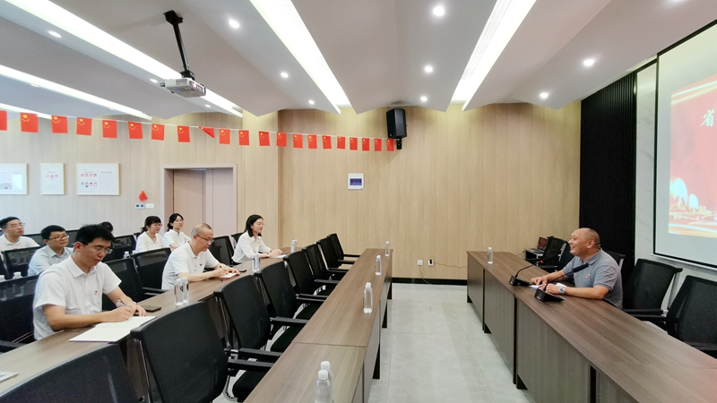 省黨代表、“早上好”書記陳重良為支部黨員上黨課_副本.jpg
