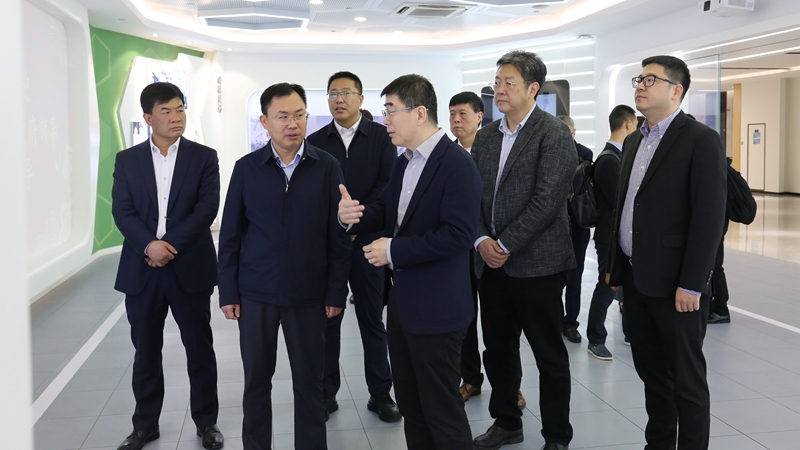 蘭州市委常委、副市長(zhǎng)胡俊鋒到訪(fǎng)明日控股